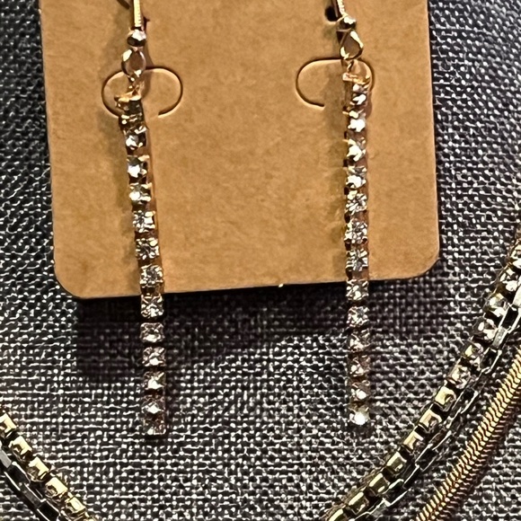 Mixed Metals Necklace Set. - Picture 2 of 4